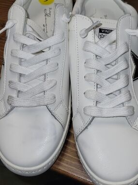 Vintage Havana Legend White Sneakers with Gold Star $120 MSRP